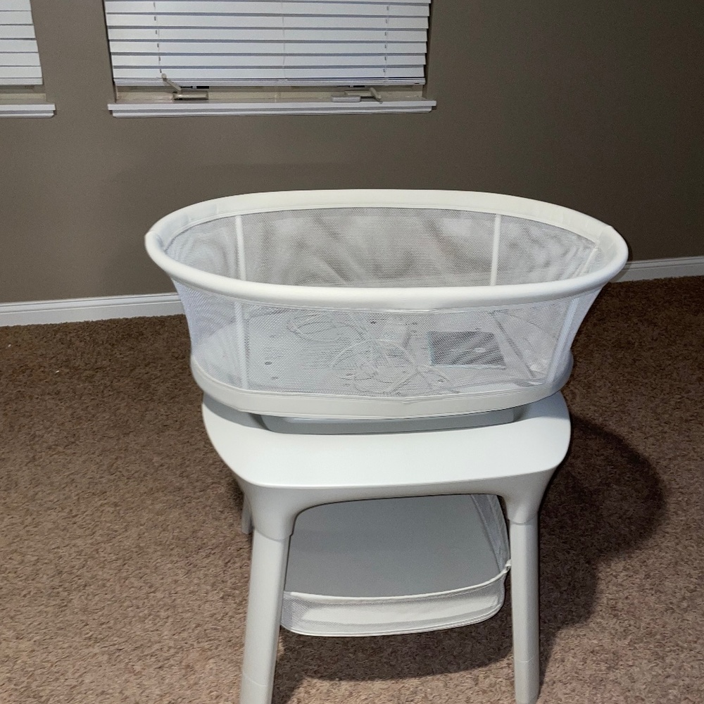 4moms mamaRoo sleep Bassinet and Storage Basket